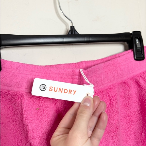 Sundry hot pink pull on lounge shorts size 2 (medium) new - Picture 3 of 6